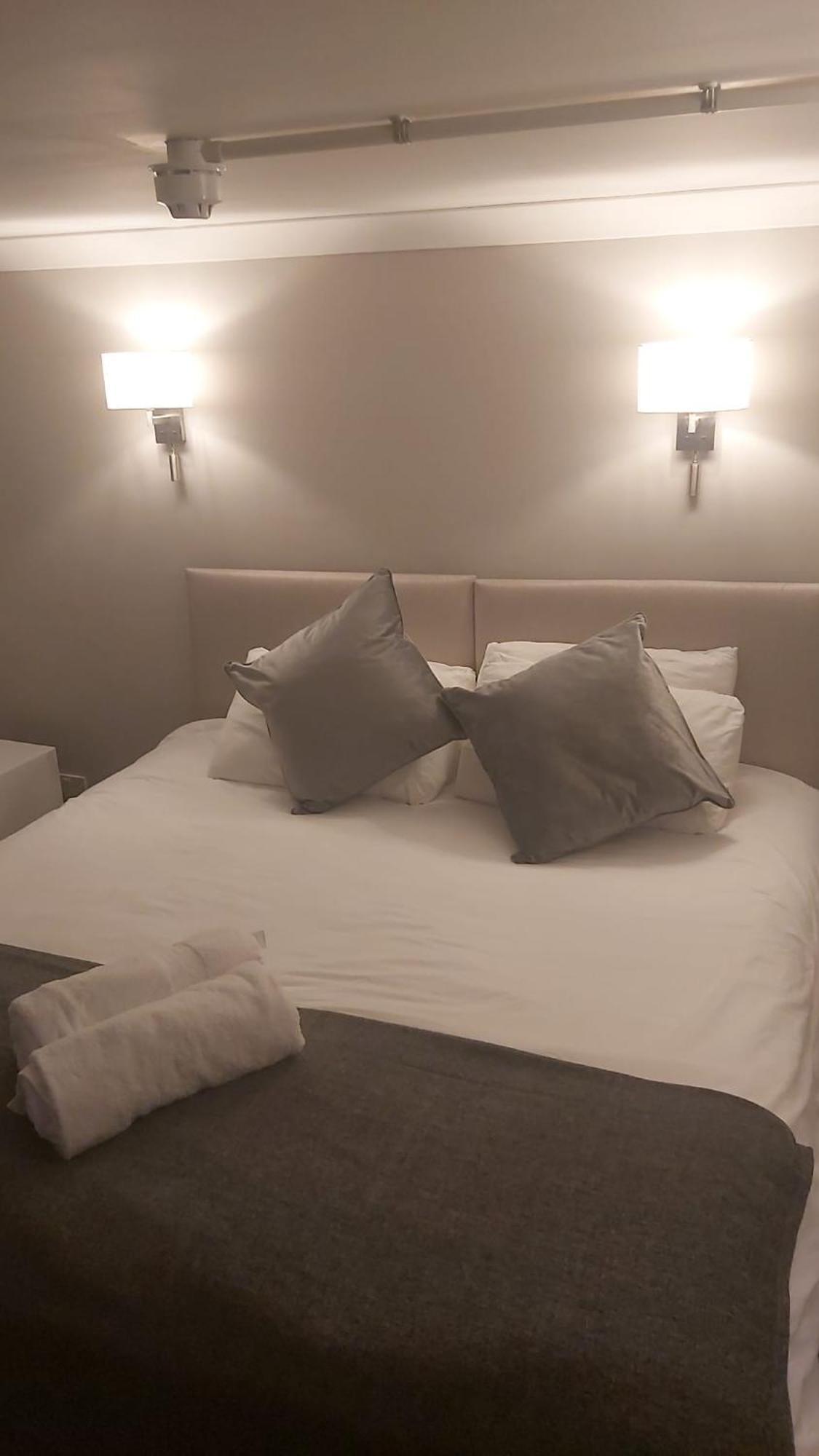 Hotel The Red Lion Great Offley Extérieur photo